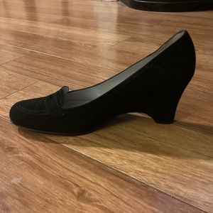 Women’s New Peter Kaiser Fine Black Suede 2 3/4” Sculpted Wedge Shoe Size 9